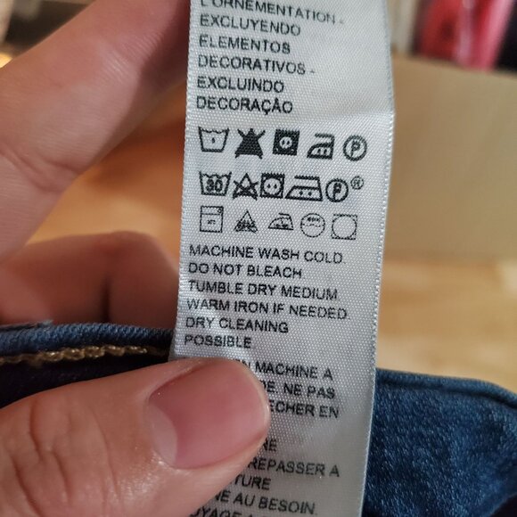 Levis Shorts Womens 22W Blue Classic Bermuda Denim Mid-Rise 5-Pocket Button Fly - Picture 6 of 14